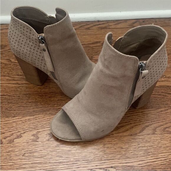 Suede Peep Toe Zipper Heels size 7.5 - Picture 6 of 7